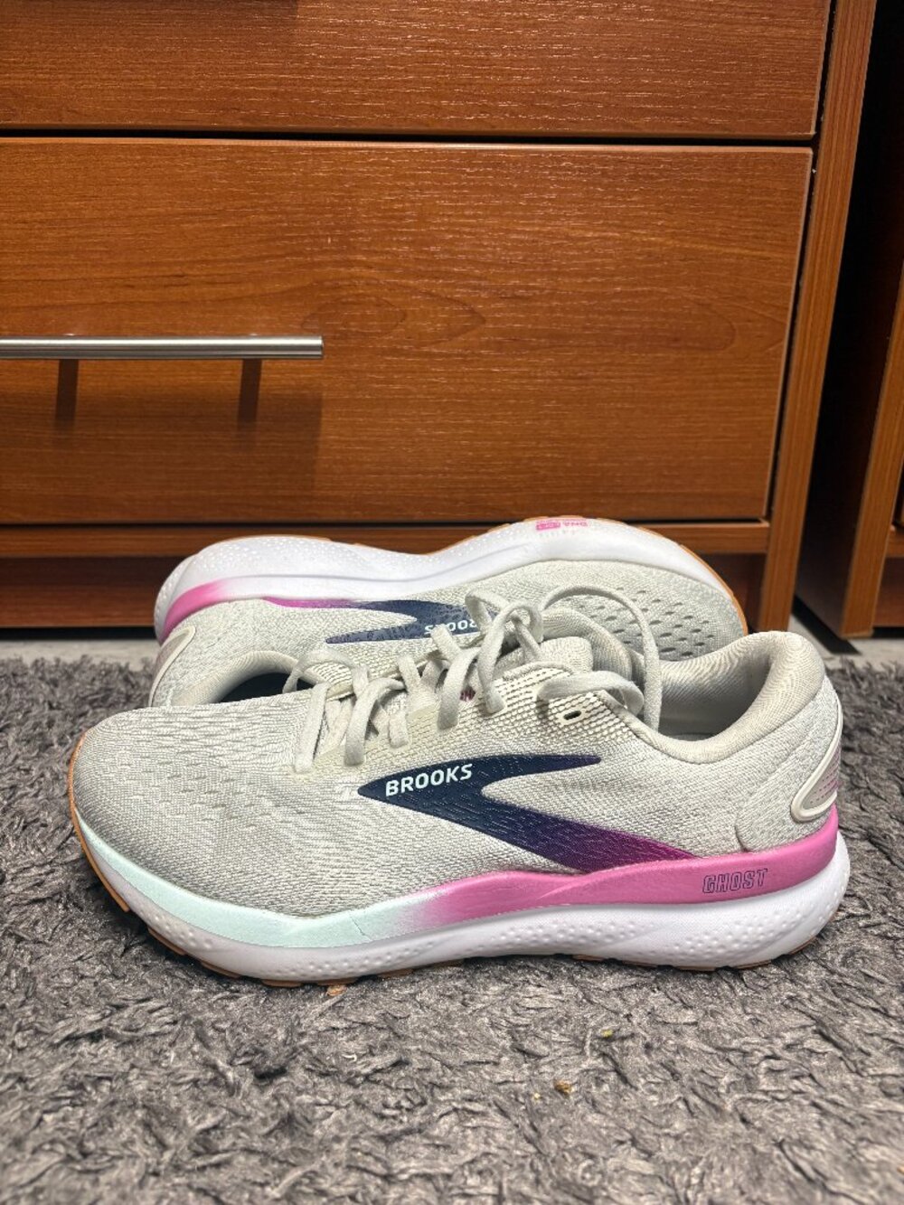 Brooks Ghost 16 Women's Running Shoes Size 9 White/Grey Walking Sneakers